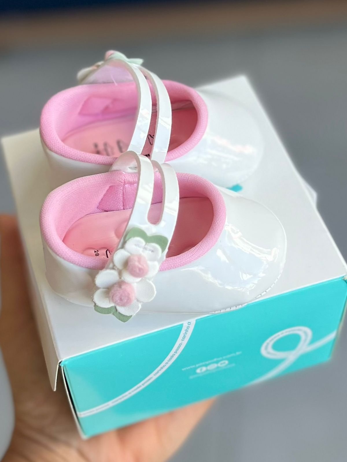 SAPATO SAPATILHA FLORA VELCRO VERNIZ BATIZADO MENINA PIMPOLHO - BRANCO