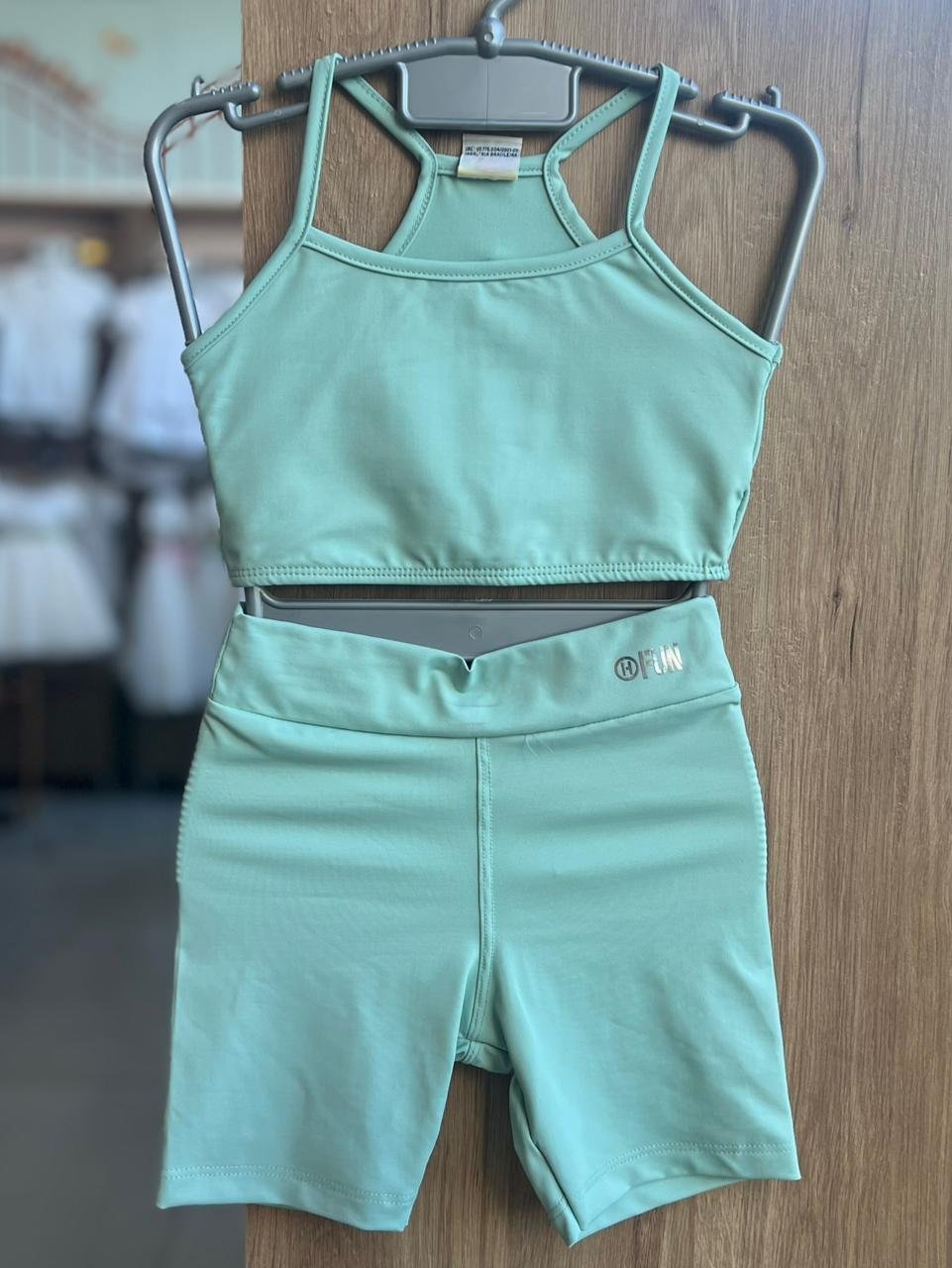 CONJUNTO BLUSA TOP ALÇA FINA LISA BÁSICA FITNESS E SHORT CICLISTA MENINA HAVE FUN - VERDE