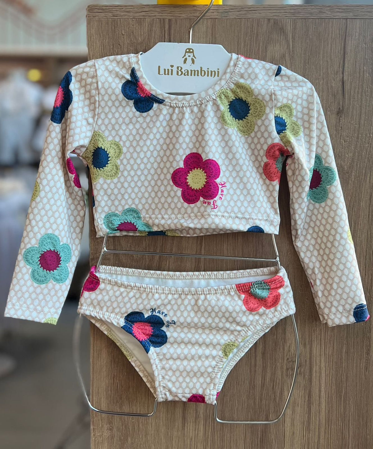CONJUNTO BLUSA TOP MANGA LONGA FLOR PROTEÇÃO UV50+ E CALCINHA MENINA HAVE FUN - BEGE