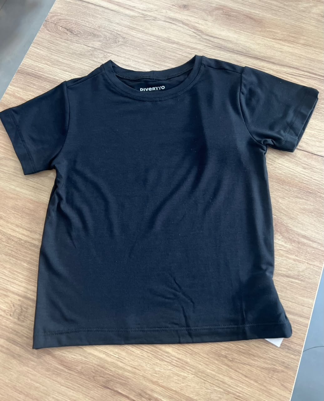 CAMISETA MANGA CURTA FIT LISA BÁSICA MENINO DIVERTTO - PRETO