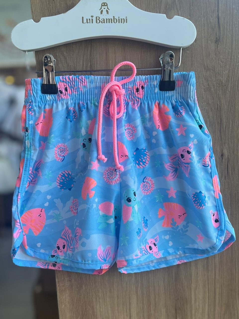 SHORT PRAIA NYLON CORDÃO ELÁSTICO CÓS FUNDO DO MAR CONCHA PEIXES MENINA CINTI - AZUL