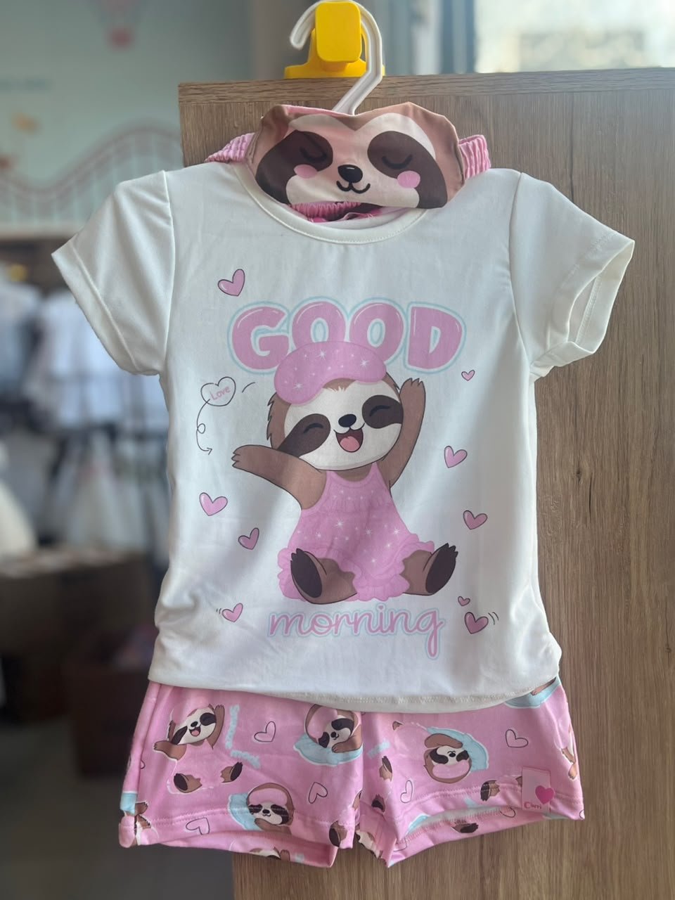 CONJUNTO PIJAMA BLUSA MANGA CURTA GOOD MORNING BICHO PREGUIÇA E SHORT MENINA CINTI - OFF/ROSA