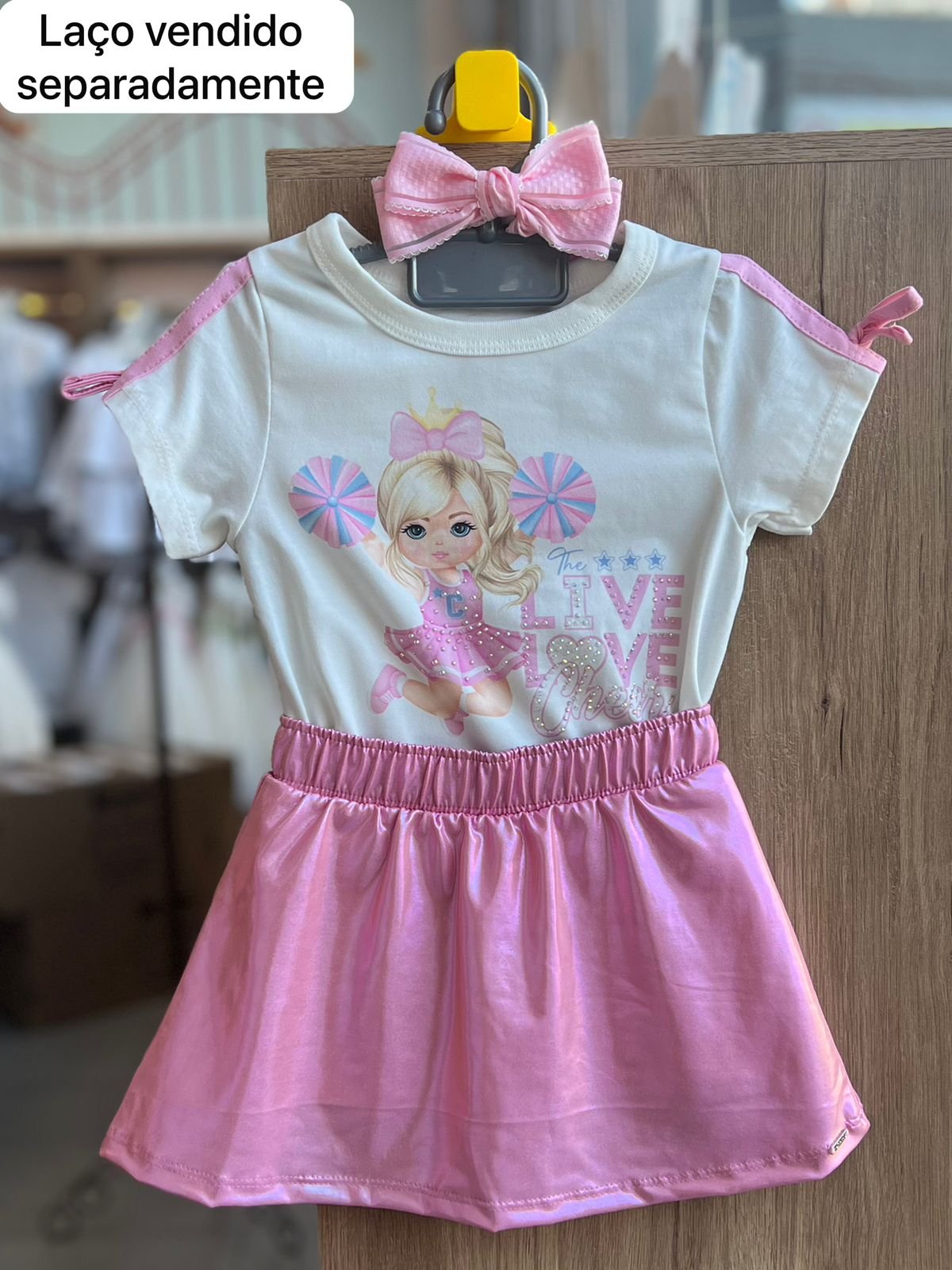 CONJUNTO BLUSA MANGA CURTA LIDER DE TORCIDA STRASS LIVE LOVE E SAIA MENINA CINTI - OFF/ROSA