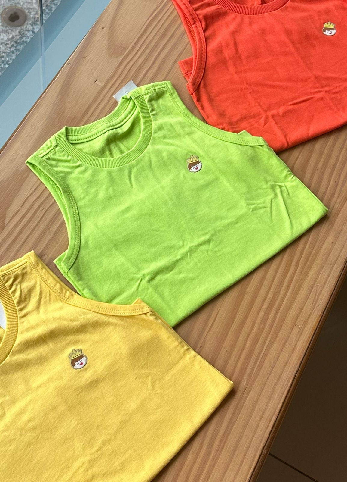 CAMISETA REGATA EM MALHA GOLA REDONDA REI MENINO LUI BAMBINI