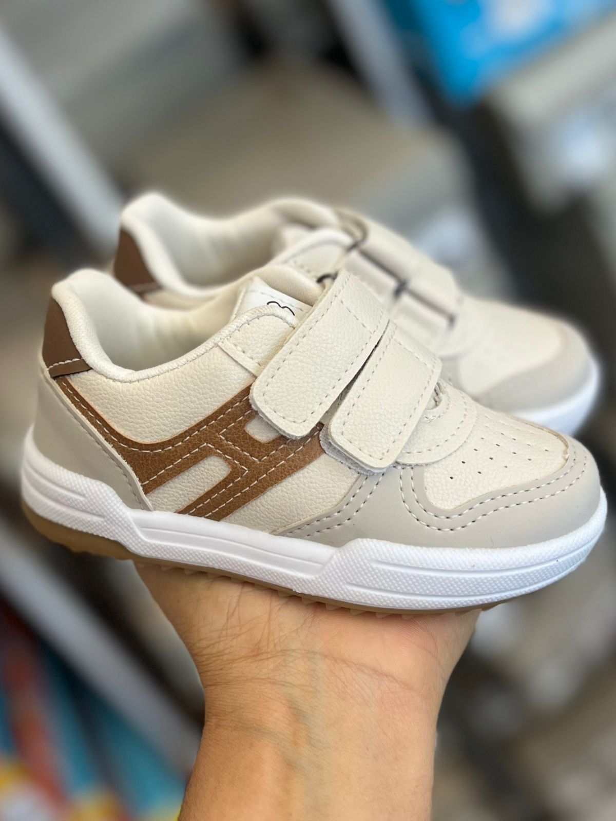 TÊNIS VELCRO DUPLO FURINHOS MENINO XUÁ XUÁ - OFF/CARAMELO