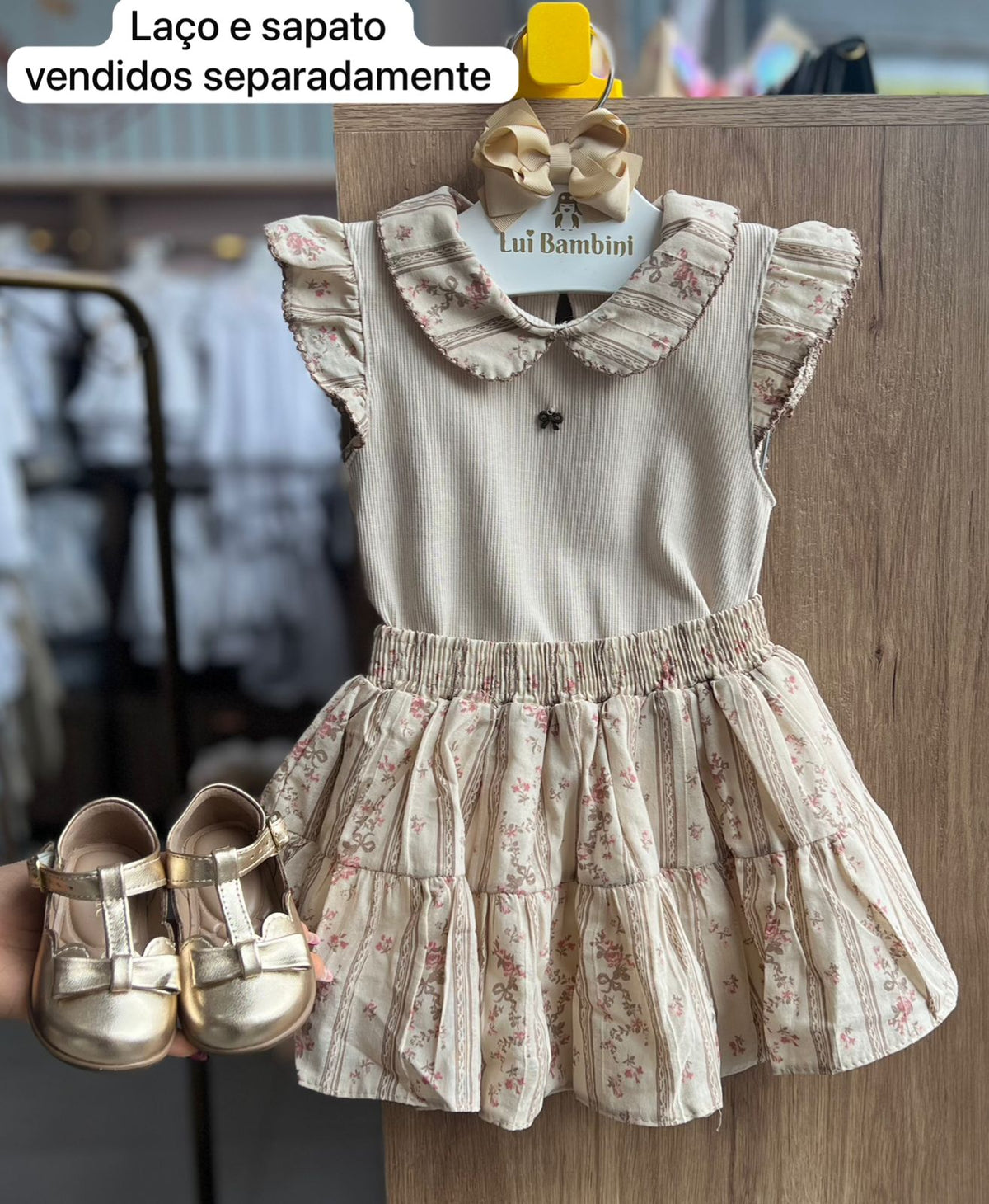 CONJUNTO BLUSA MANGA CURTA BABADO CANELADO FLORES E SAIA MENINA PETIT CHERIE - BEGE