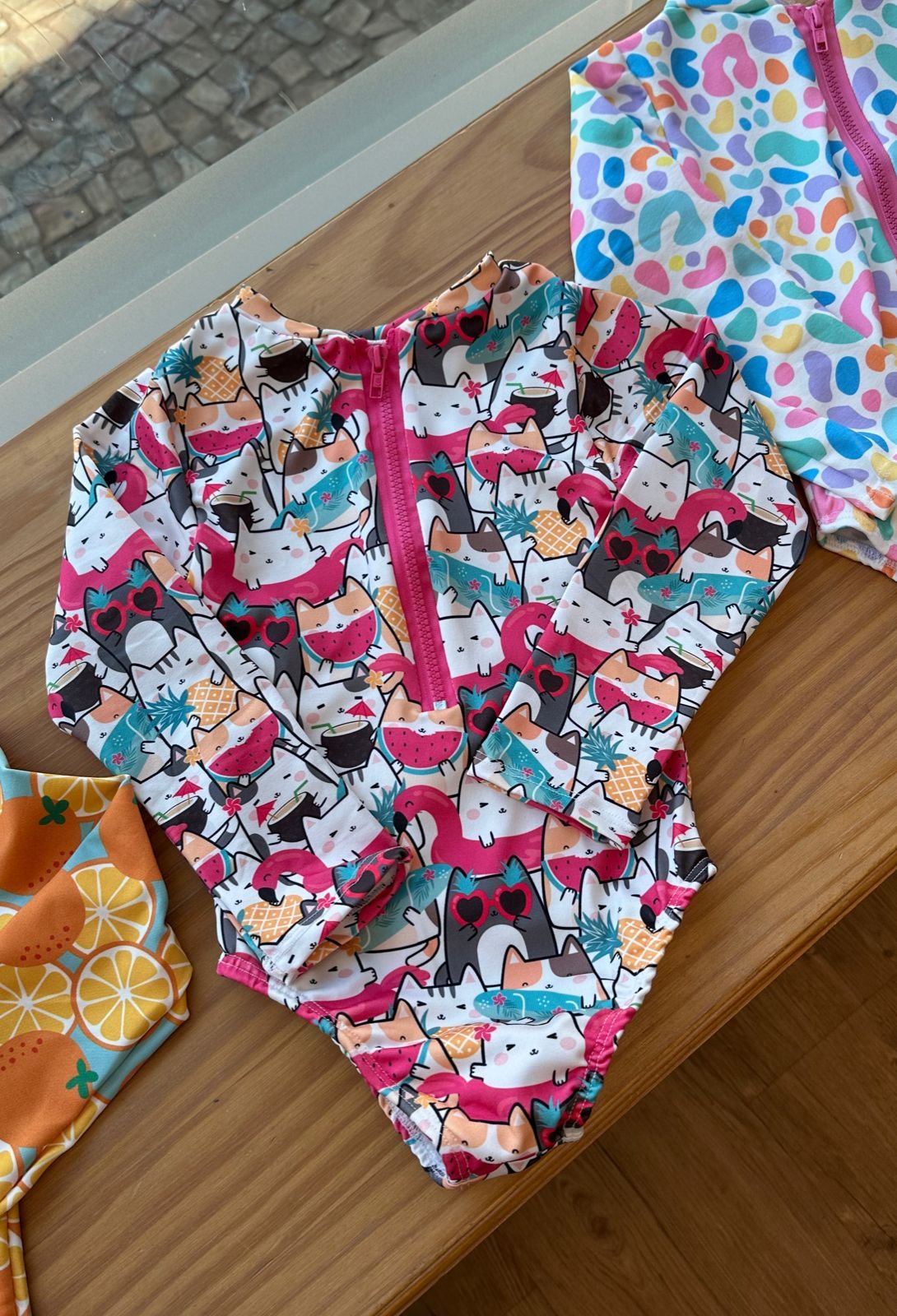 MAIÔ MANGA LONGA ZÍPER GATINHOS COM PROTEÇÃO UV50+ MENINA LUI BAMBINI - PINK