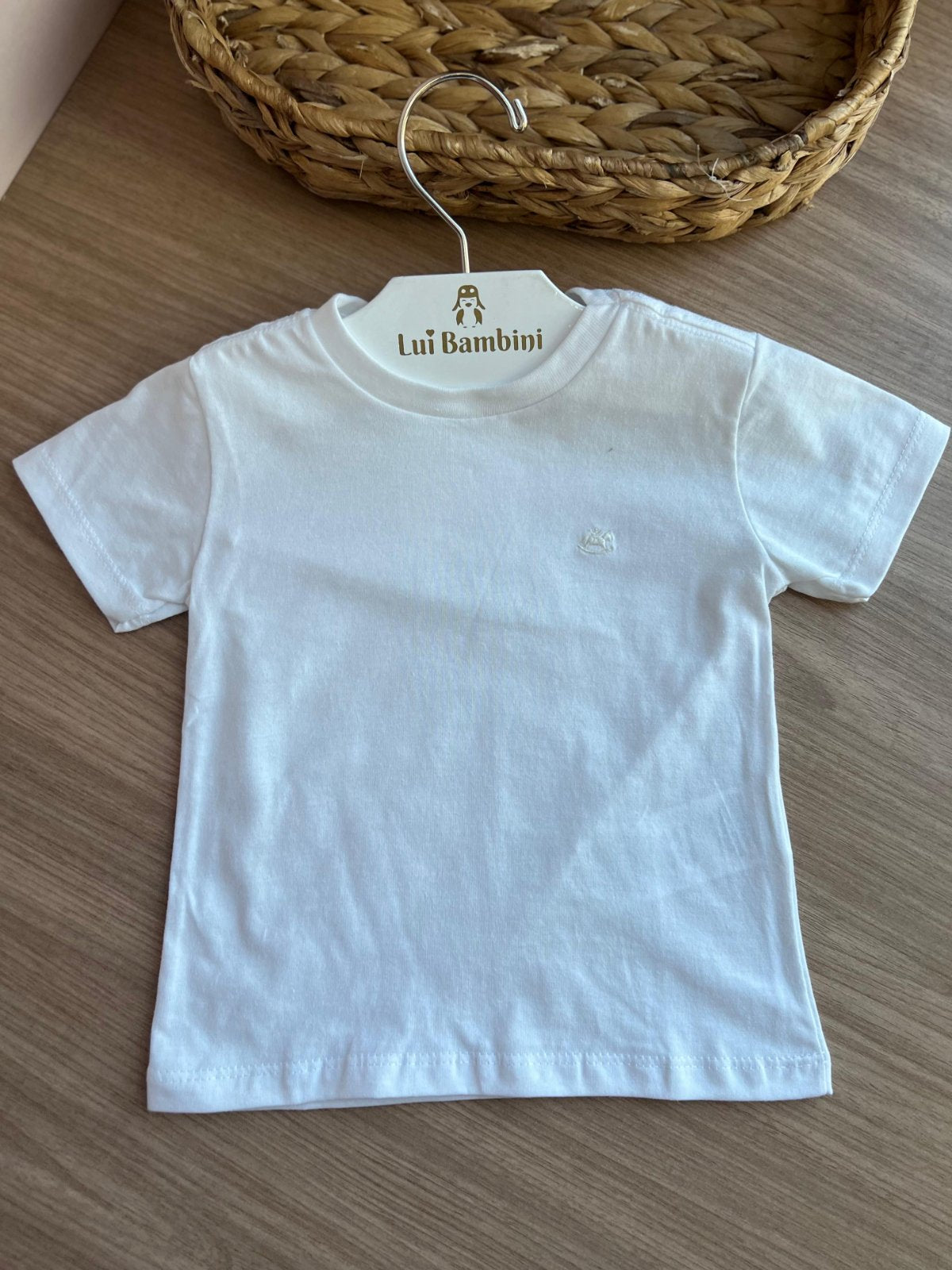 CAMISETA MANGA CURTA LISA GOLA REDONDA BORDADO CAVALINHO MENINO UP BABY - BRANCO