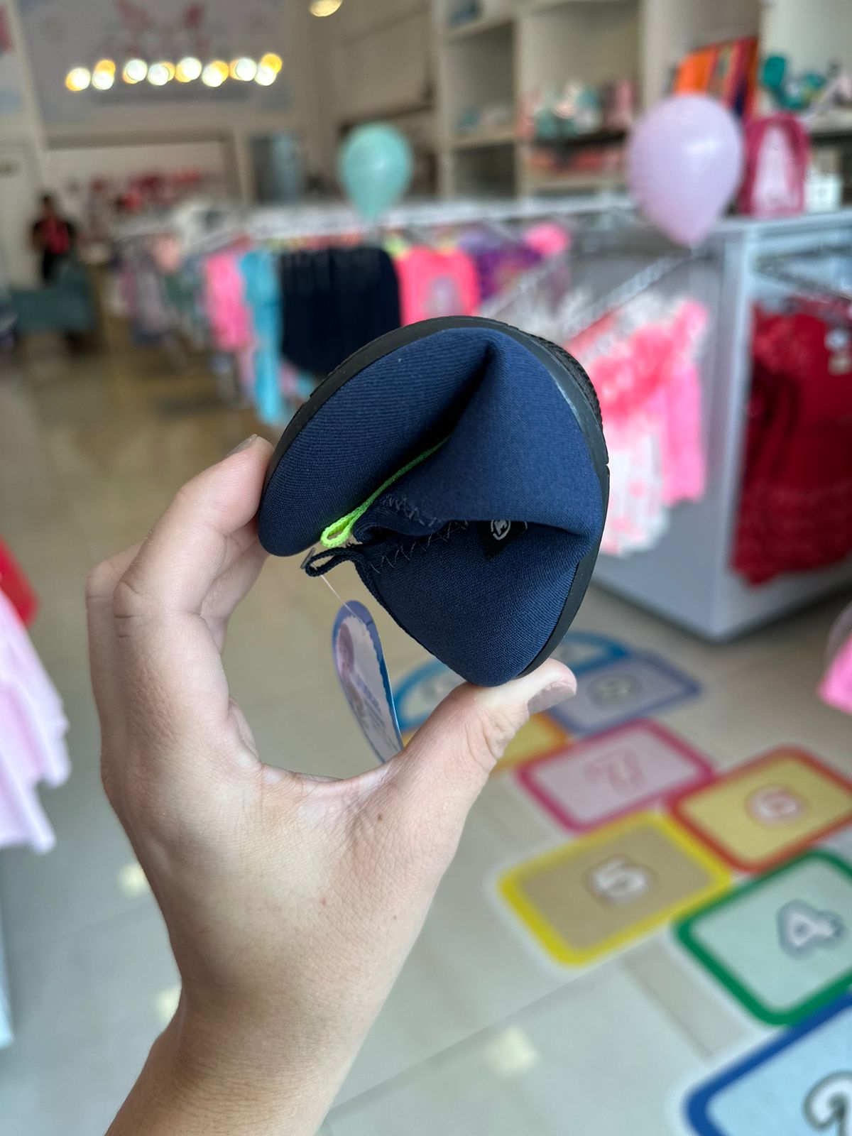 SAPATILHA NEOPRENE ANTIDERRAPANTE LISA COM ALÇA MENINO MOLEKINHO