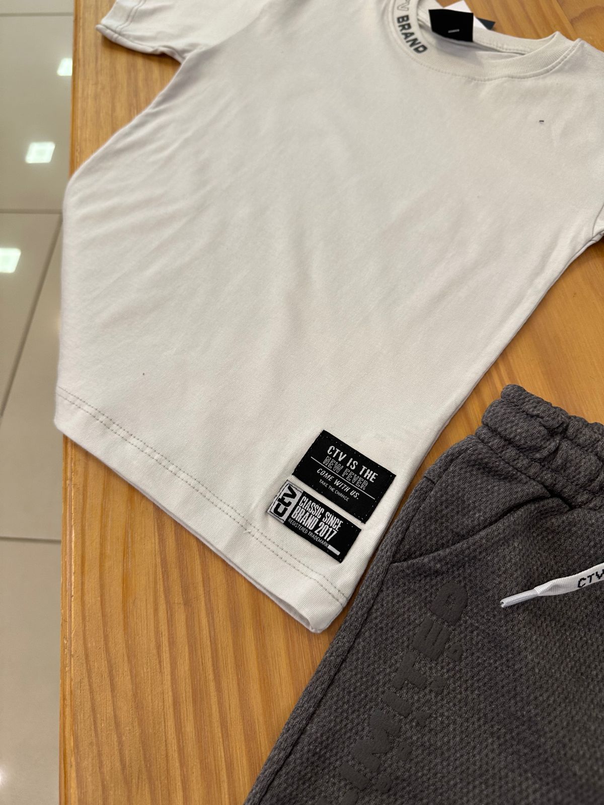 CONJUNTO CAMISETA MANGA CURTA BRAND COM BERMUDA UNLIMITED CADARÇO MENINO CATAVENTO