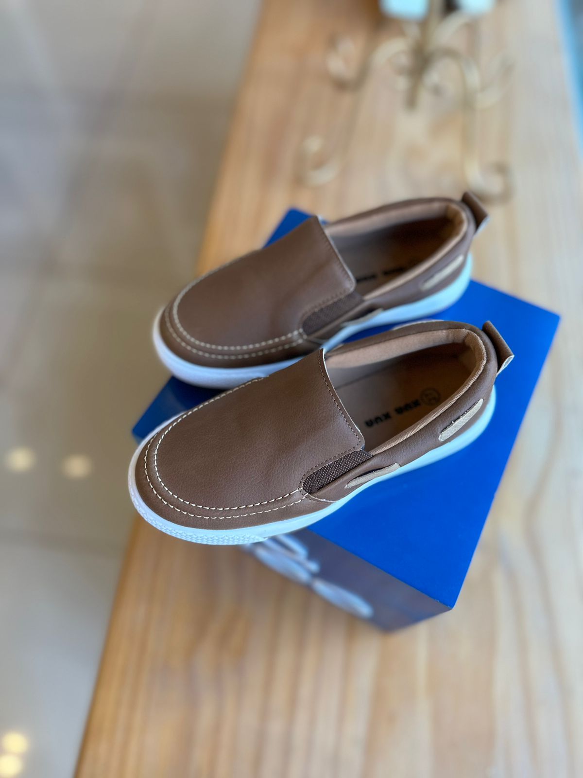 SAPATO MOCASSIM COM ELÁSTICO COSTURA DUPLA E TIRA LATERAL MENINO XUA XUA