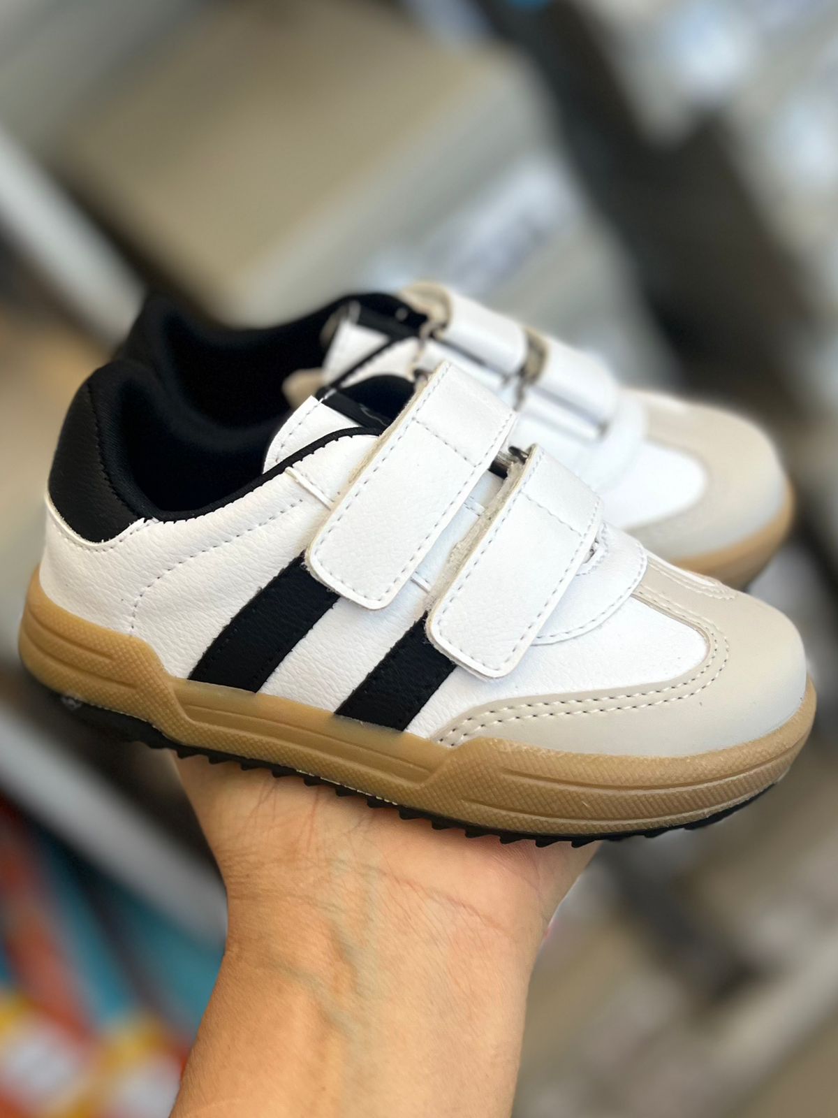 TÊNIS FECHO VELCRO DUPLO LISTRAS CAMADAS MENINO XUÁ XUÁ - BRANCO/PRETO