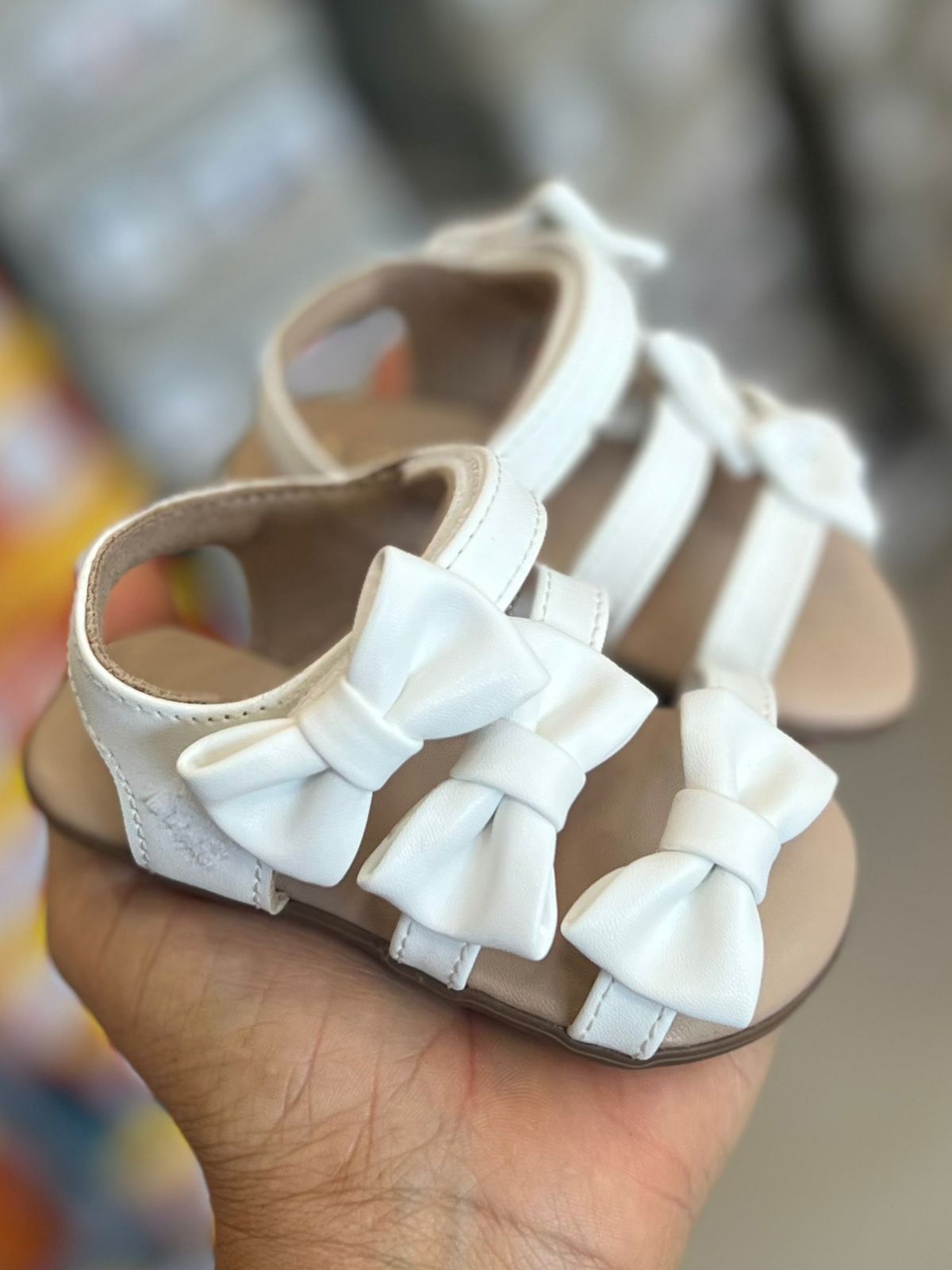 SANDÁLIA FECHO VELCRO LAÇOS TRIPLO LATERAL ALÇAS MENINA LUI BAMBINI - BRANCO