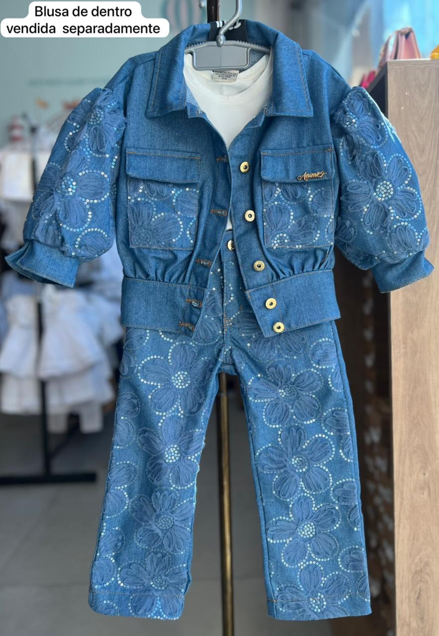 CONJUNTO JAQUETA JEANS MANGA LONGA BOLSO PINGENTE PAETES BOTÕES E CALÇA TULE MENINA ANIMÊ - JEANS