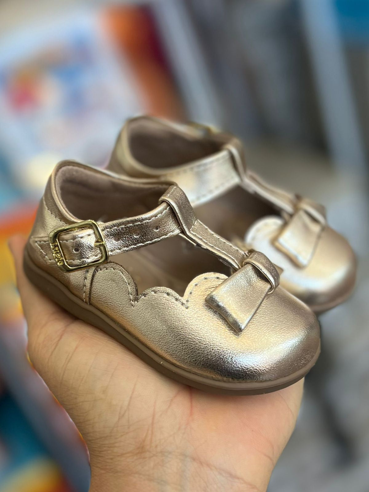 SAPATO SAPATILHA FECHO METÁLICO LAÇO ONDULADO MENINA LUI BAMBINI - DOURADO
