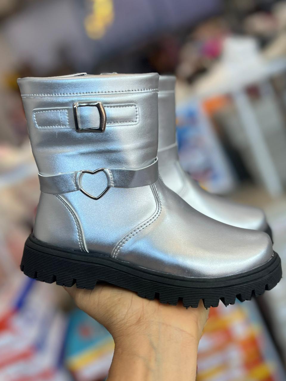 BOTA ZÍPER BLUSH FIVELA CORAÇÃO BORDADO MENINA UNIPASSO - PRATA