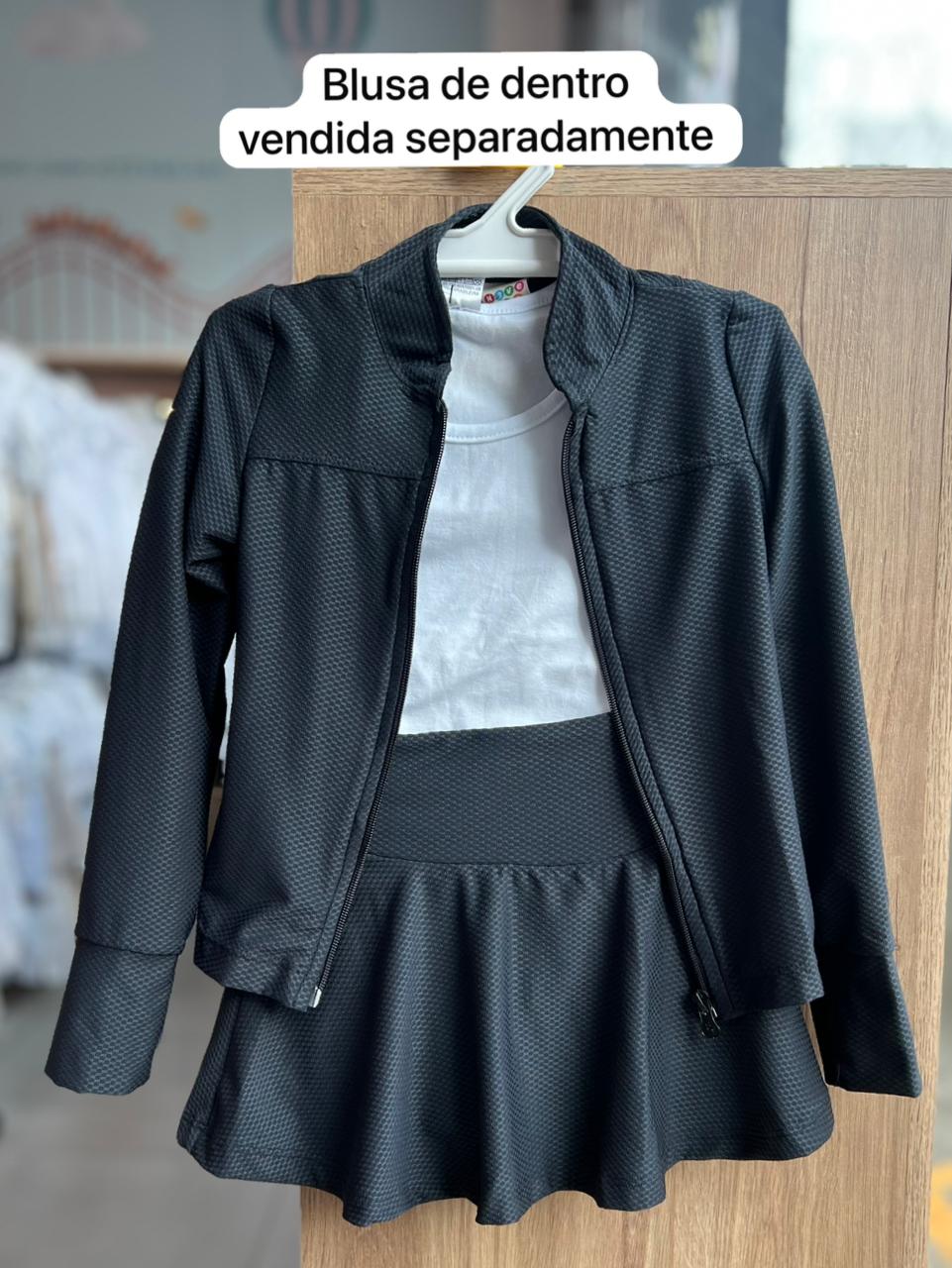CONJUNTO JAQUETA MANGA LONGA FITNESS PROTEÇÃO UV50+ E SAIA MENINA HAVE FUN - PRETO