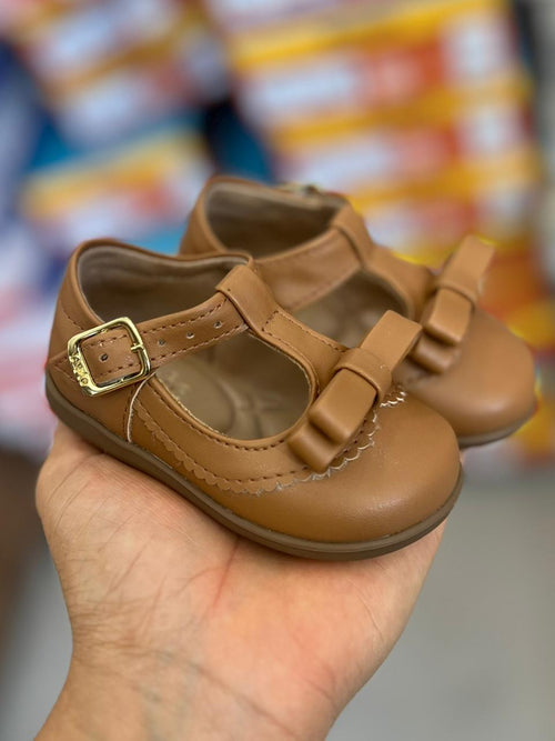 SAPATO SAPATILHA FECHO METÁLICO ONDULADO LAÇO BABADINHO MENINA LUI BAMBINI - MARROM