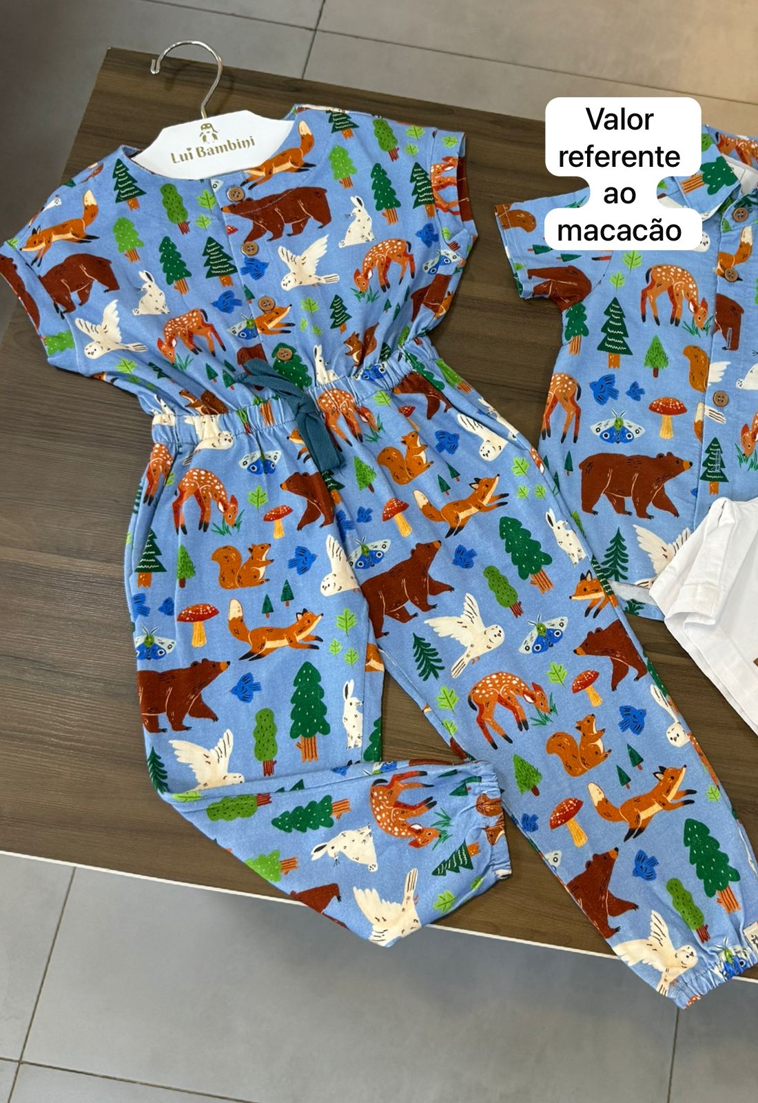 MACACÃO MANGA CURTA SEGREDOS DA FLORESTA AZUL BICHINHOS BOTÕES BOLSO MENINO THE MINI FOREST - AZUL