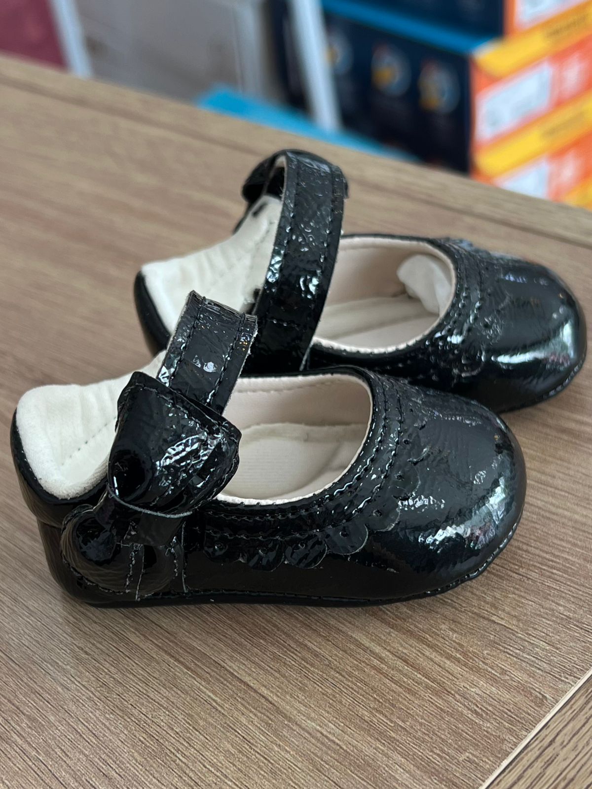SAPATO SAPATILHA BABADINHO FECHO VELCRO LAÇO VERNIZ MENINA XUÁ XUÁ - PRETO