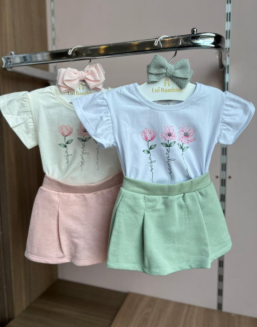 CONJUNTO BLUSA MANGA CURTA TRES FLORES STRASS E SHORT SAIA MENINA PULLA BULLA
