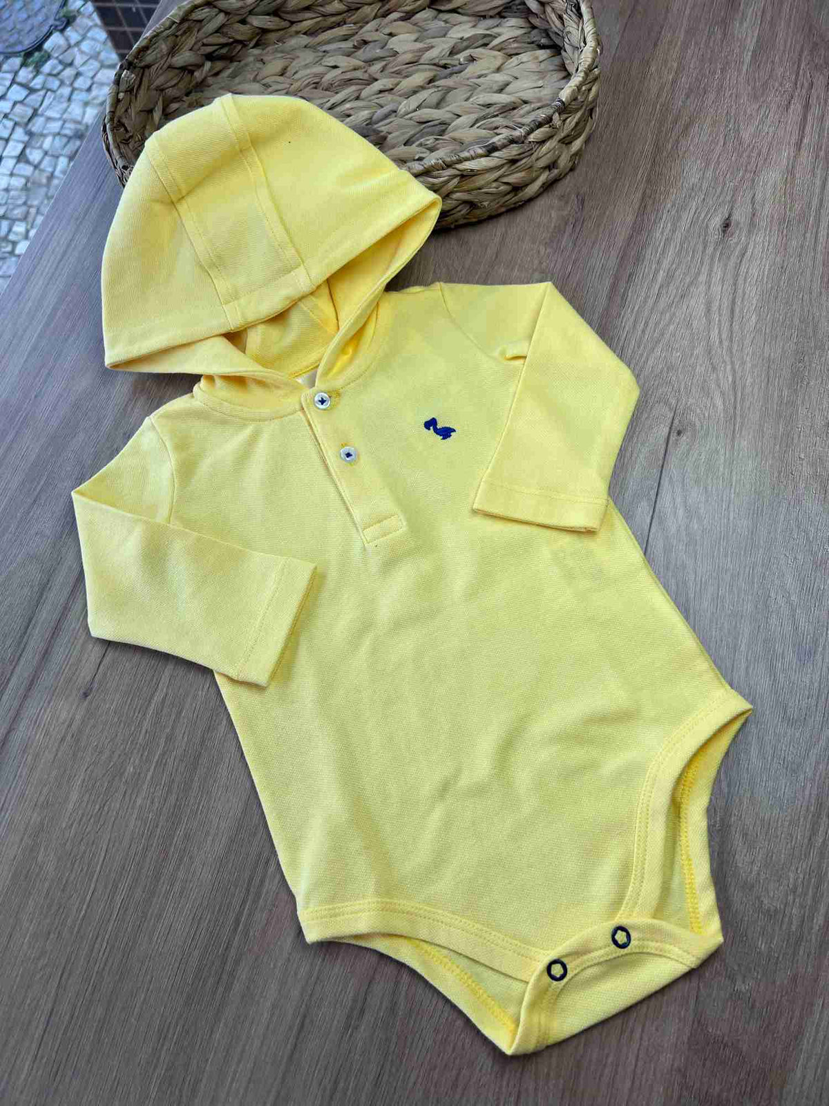 AMARELO