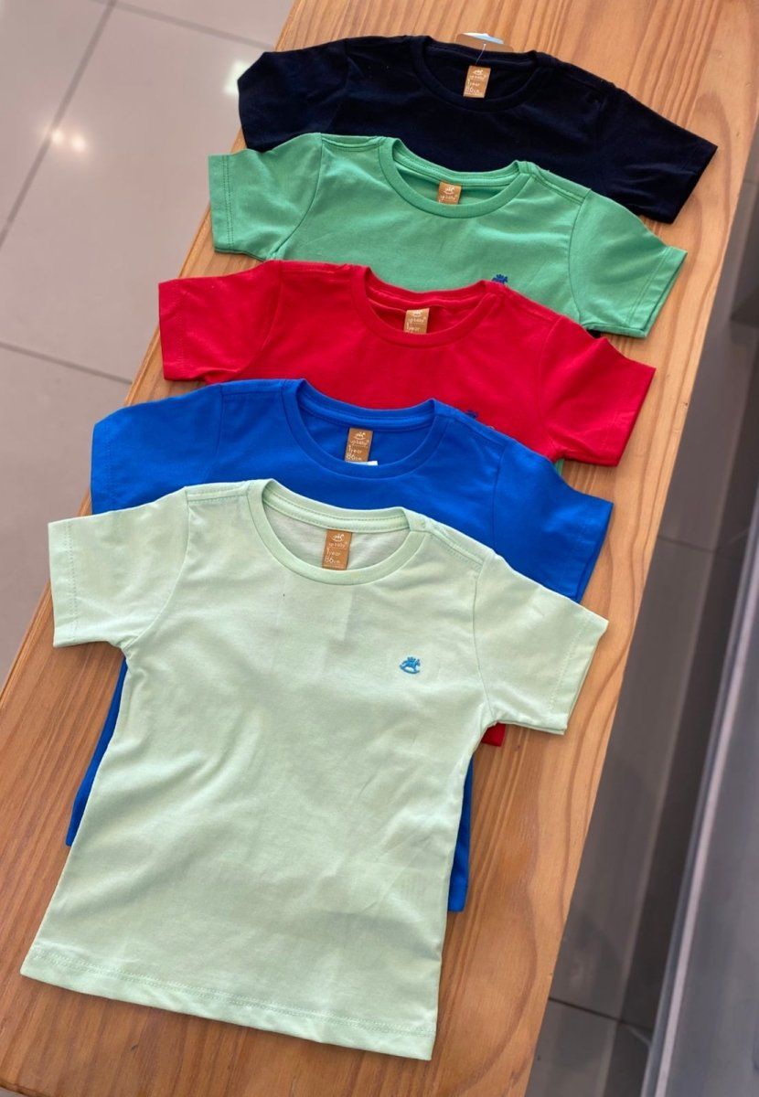 CAMISA MANGA CURTA EM MEIA MALHA COM BORDADO MENINO UP BABY