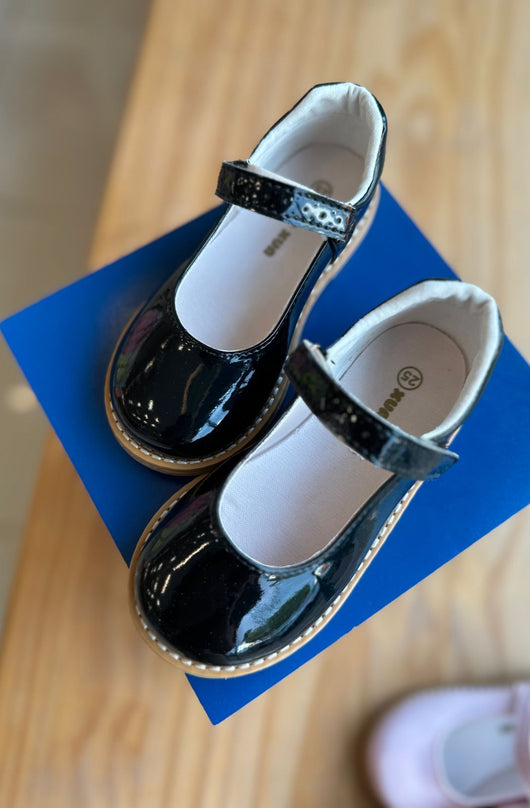 SAPATO VERNIZ COM COSTURA E VELCRO LATERAL MENINA XUA XUA
