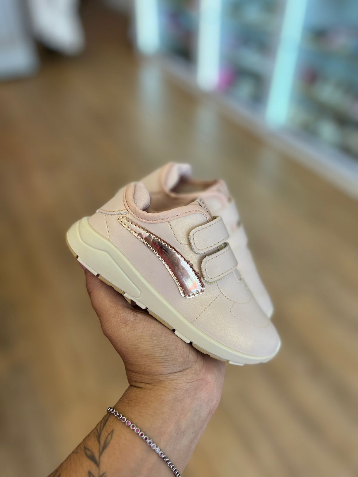 TÊNIS SPORT JOGGING DUPLO VELCRO NUDE FOSCO BRILHO MENINA PIMPOLHO