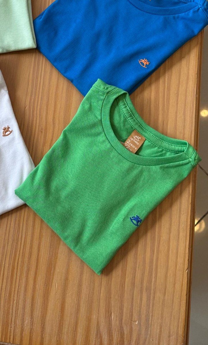CAMISA MANGA CURTA EM MEIA MALHA COM BORDADO MENINO UP BABY