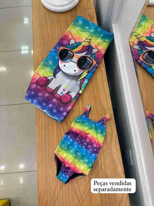MAIO COM ABERTURA NAS COSTAS E PROTECAO UV50+ ARCO IRIS MENINA MARUJOS E SEREIAS PRO40