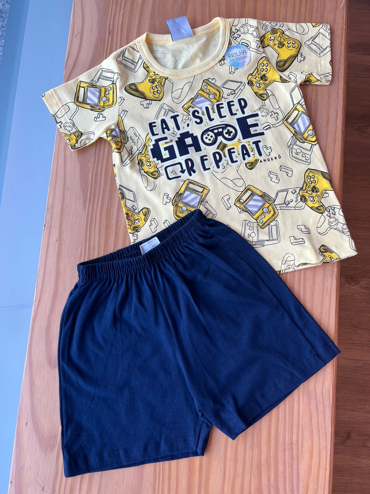 Amarelo