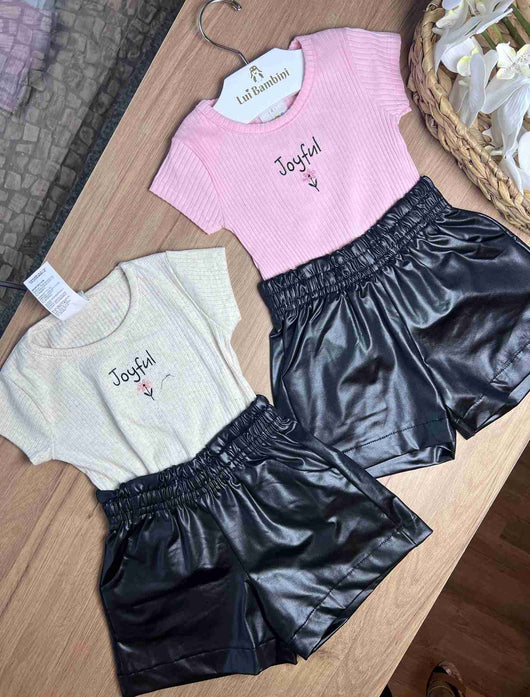 CONJUNTO CAMISA MANGA CURTA BORDADO E SHORT COURO MENINA PULLA BULLA