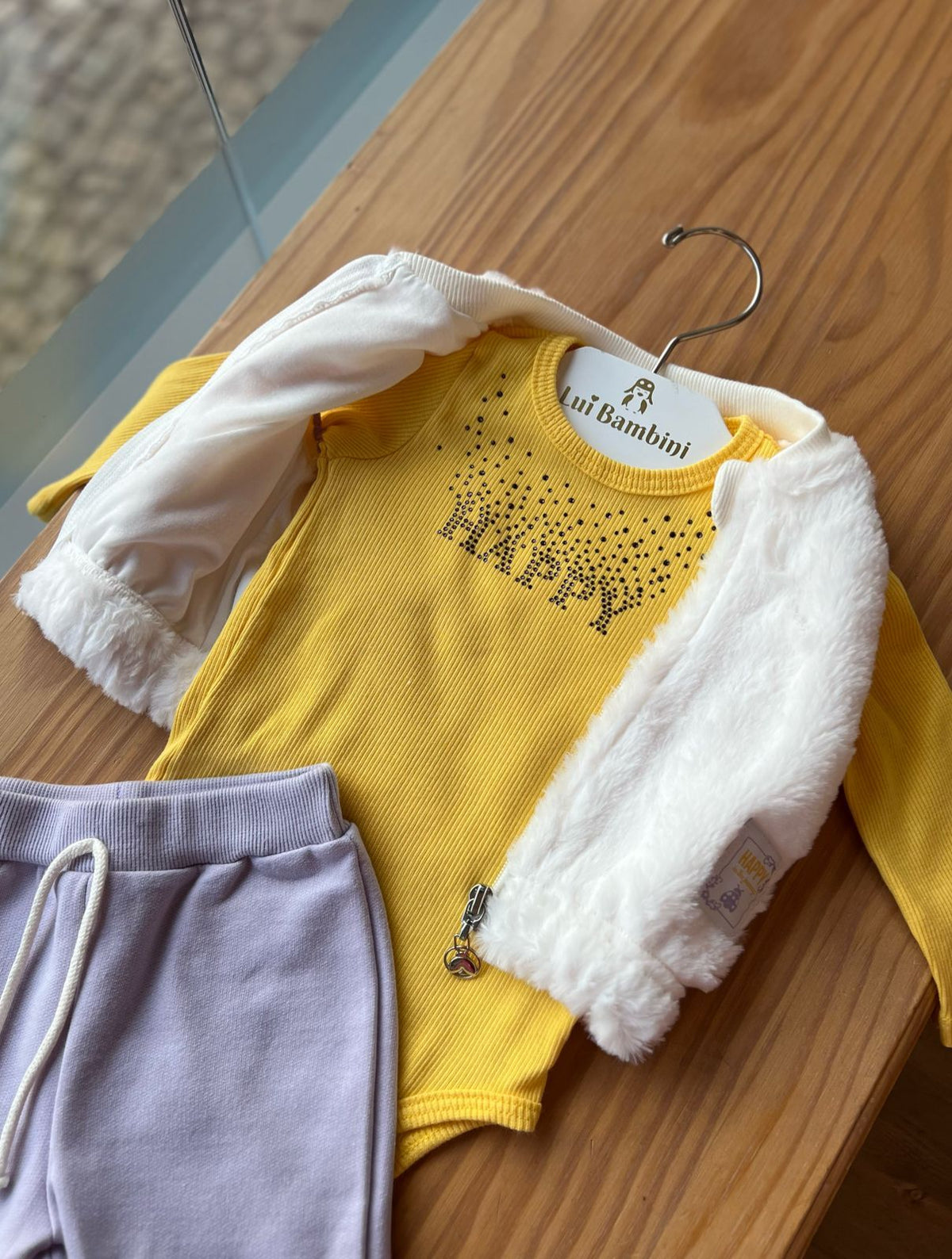 Amarelo