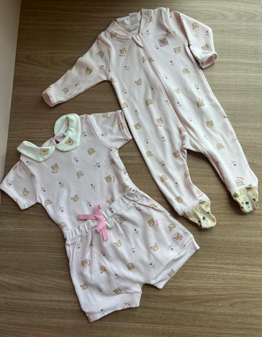 MACACÃO MANGA LONGA PÉ COM ORELHINHA ESTAMPA URSINHO MENINA UP BABY