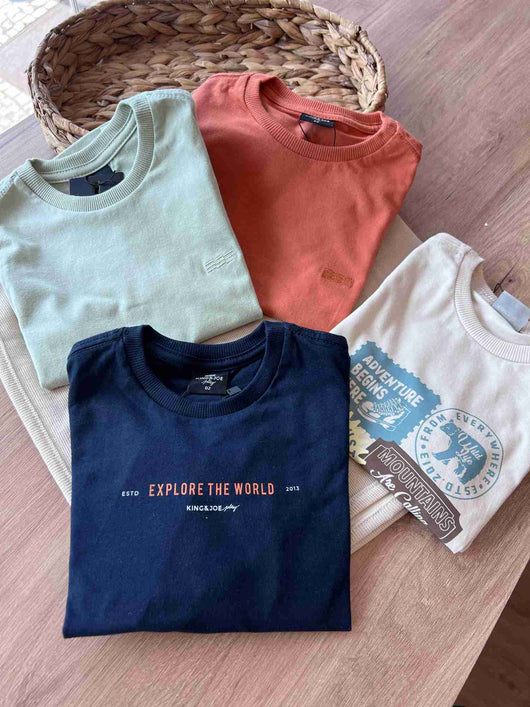 CAMISETA MANGA CURTA ADVENTURE MENINO KING&JOE