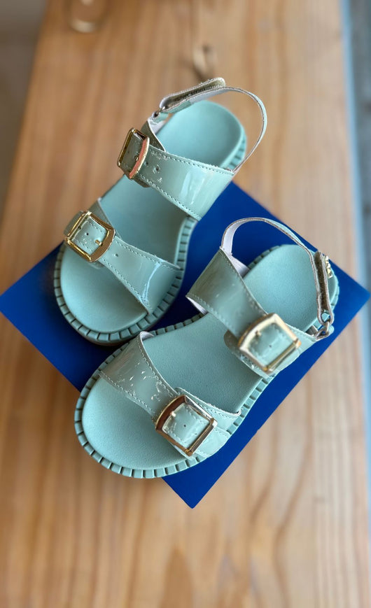 SANDALIA BIRKEN VERNIZ COM FECHO DUPLO DOURADO E VELCRO MENINA XUA XUA PRO40