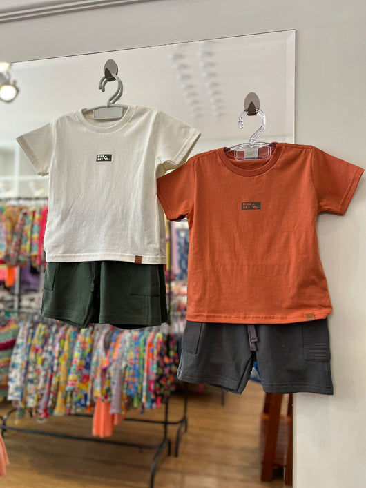 CONJUNTO CAMISA MANGA CURTA DINO BOY E BERMUDA COM BOLSOS LATERAIS MENINO PULLA BULLA