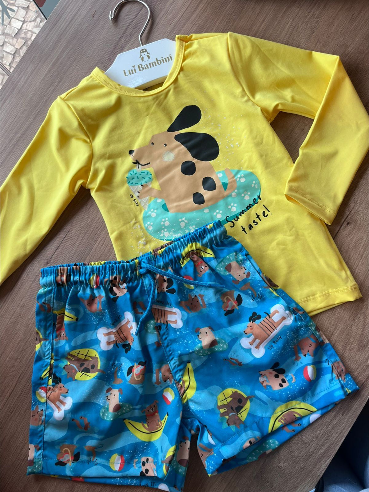 AMARELO
