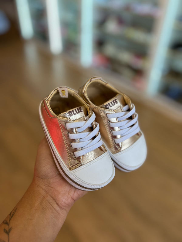 TÊNIS EM COURO COM CADARÇO ELASTICO OURO VELHO MENINA BLUE