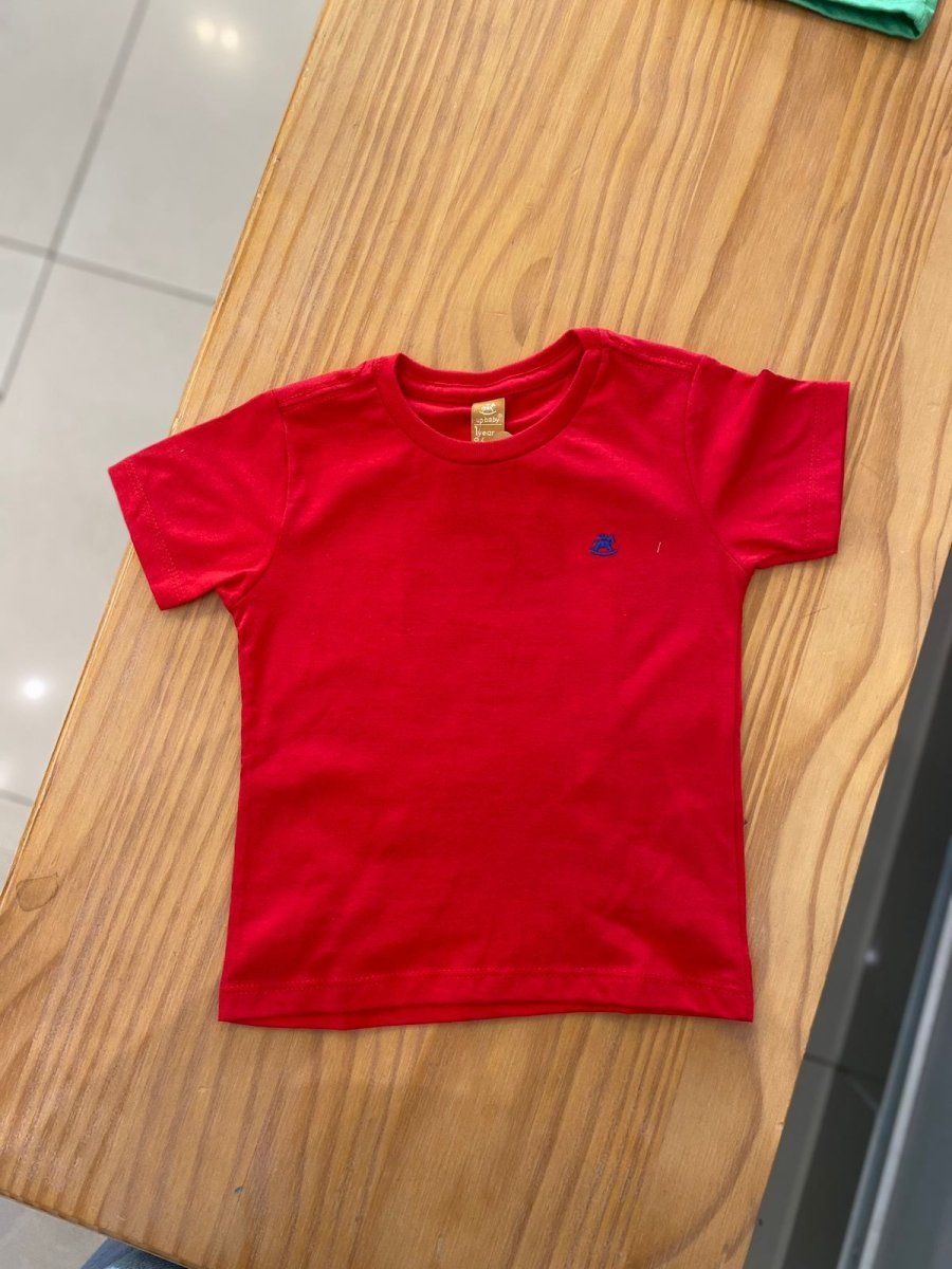 CAMISA MANGA CURTA EM MEIA MALHA COM BORDADO MENINO UP BABY