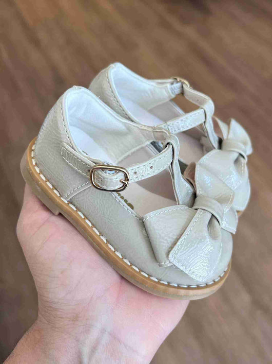 SAPATO ALÇA CENTRO LAÇO FECHO METÁLICO MENINA XUÁ XUÁ