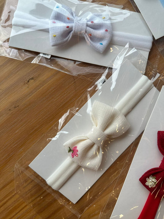 FAIXA DE CABEÇA TECIDO BORDADO MENINA LUI BAMBINI