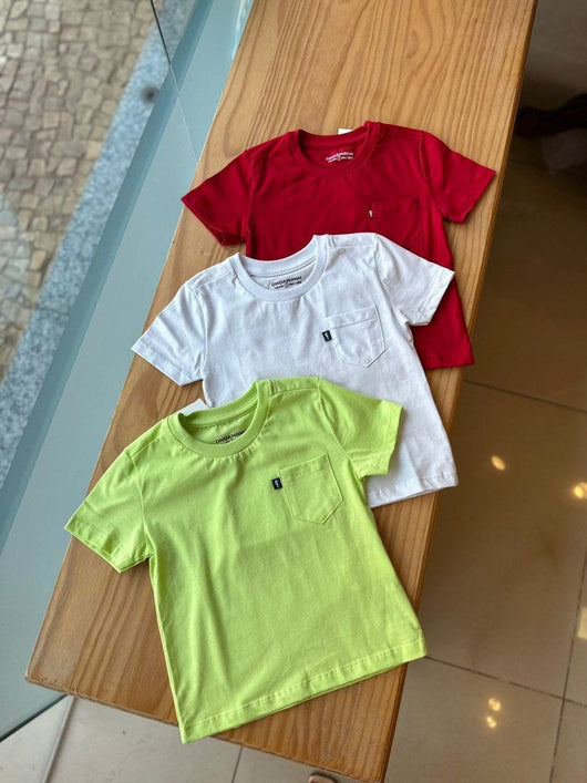 CAMISETA MANGA CURTA COM BOLSO EM MEIA MALHA MENINO ONDA MARINHA