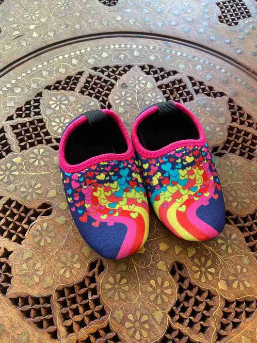 SAPATILHA ANTIDERRAPANTE CORACOES MENINA XUA PRO45