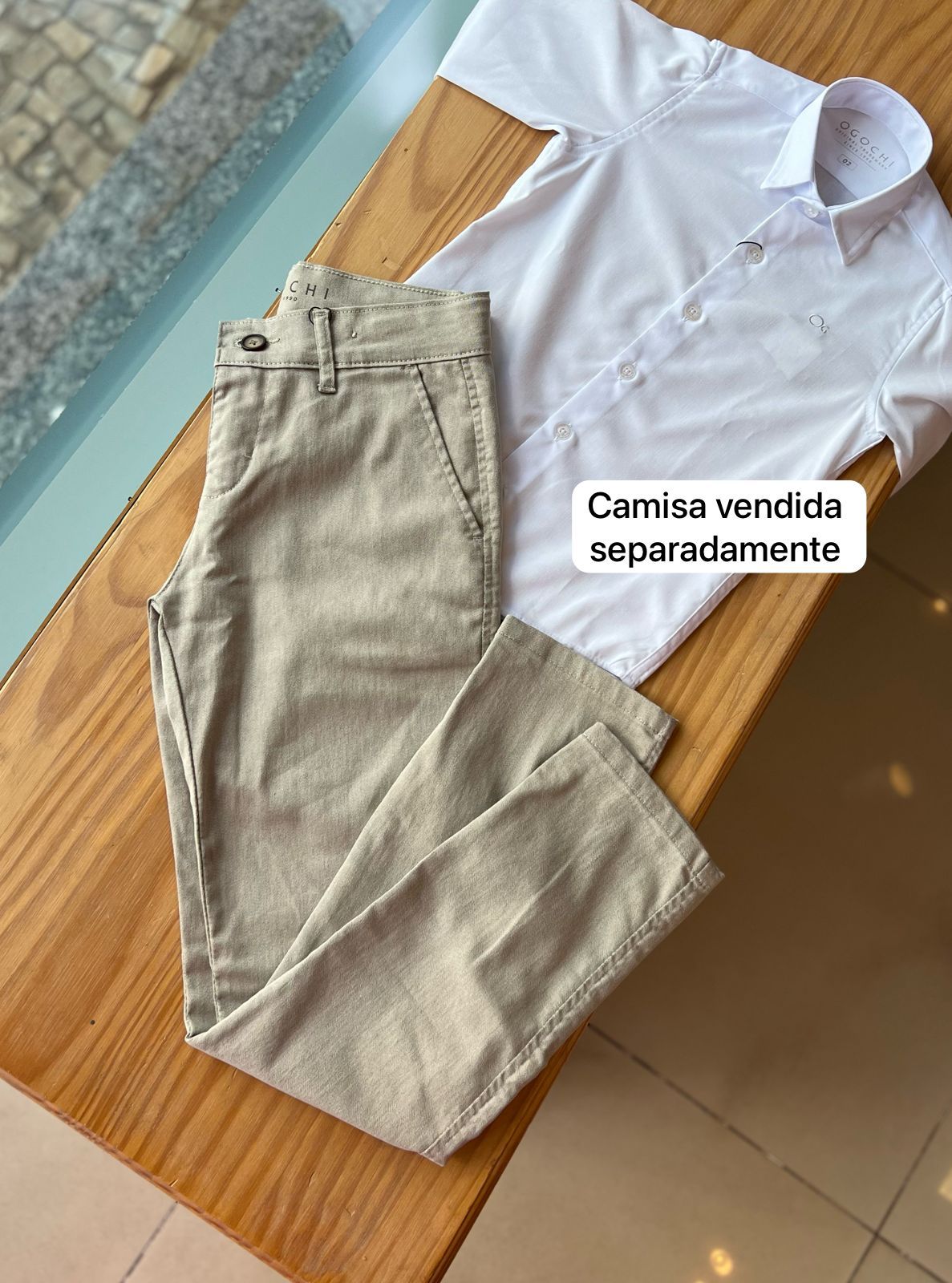 CINZA CLARO