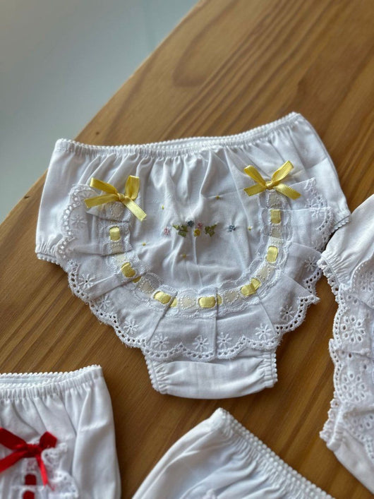 CALCINHA ALGODÃO COM RENDAS LAÇOS E LAISE BORDADOS VARIADOS MENINA LUI BAMBINI
