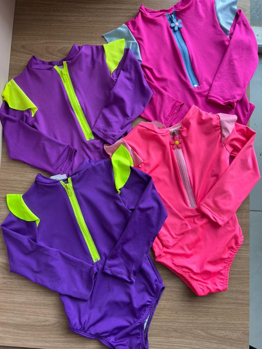 MAIÔ MANGA LONGA ZÍPER FLOR BABADO PROTEÇÃO UV50+ MENINA LUI BAMBINI