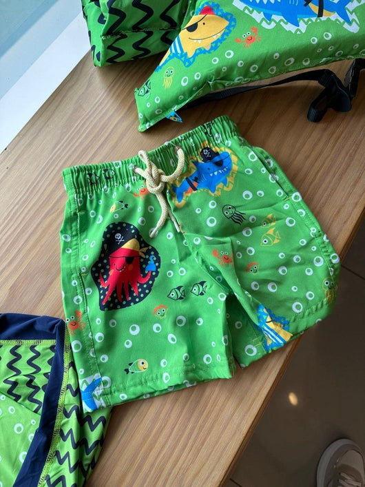 BERMUDA CONFORT COM BOLSO E CORDÃO ANIMAIS MARINHOS PIRATAS UV50+ MENINO LUI BAMBINI