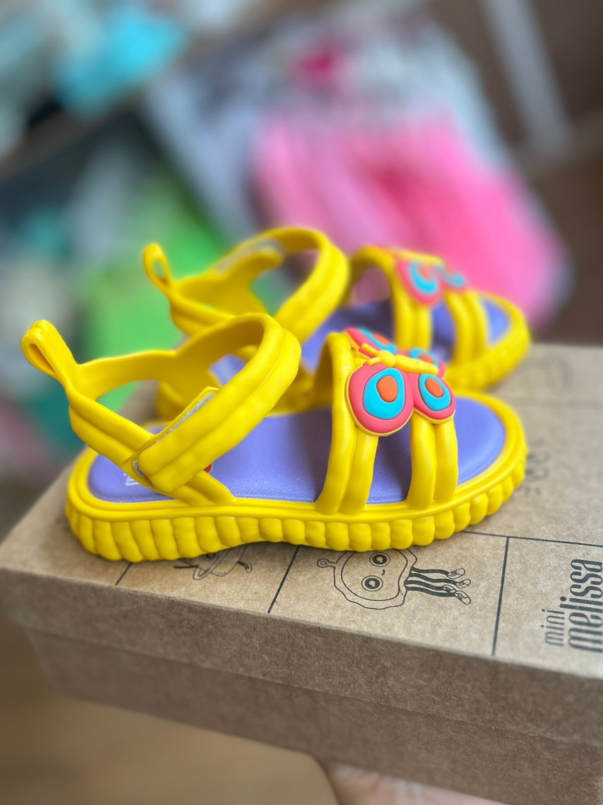 Amarelo